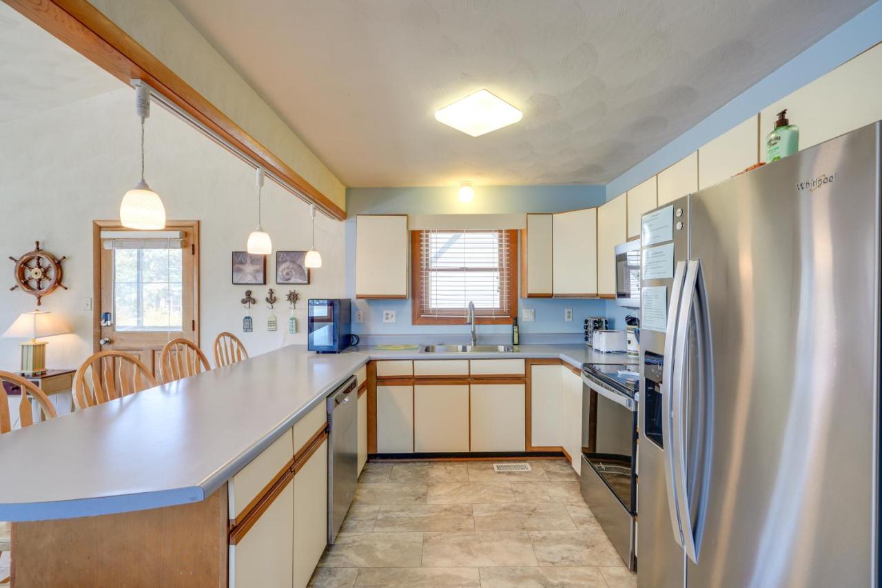 Obx Getaway With Boat Dock On Colington Harbour Kill Devil Hills Exterior foto